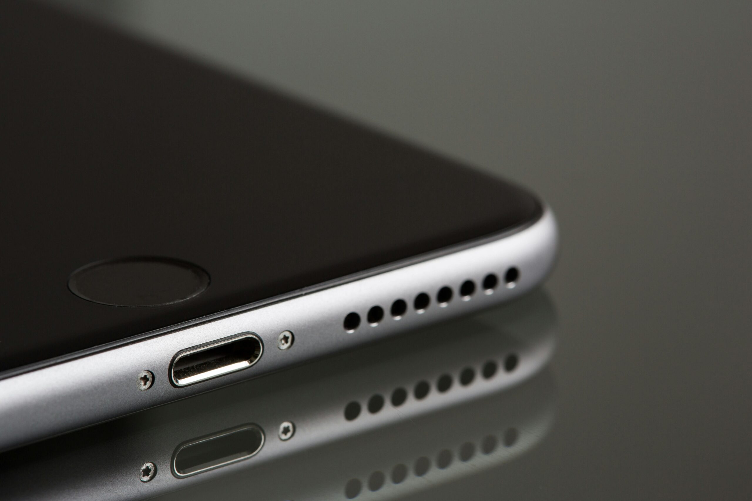 iPhone充電充不進去？搞懂原因才能有效解決！